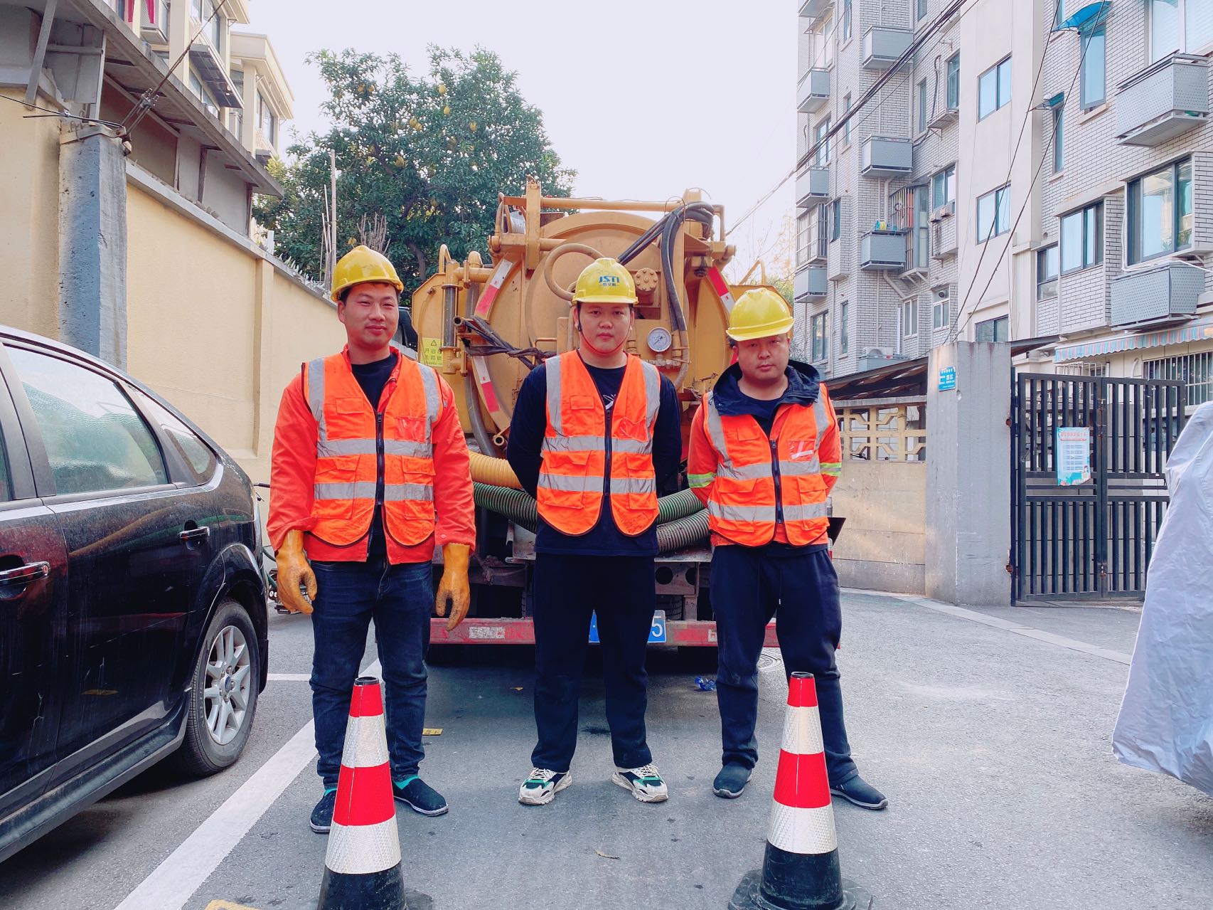 康藏路南京某小区管道清淤检测施工